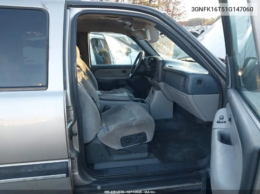 3GNFK16T51G147060 2001 Chevrolet Suburban 1500 Ls