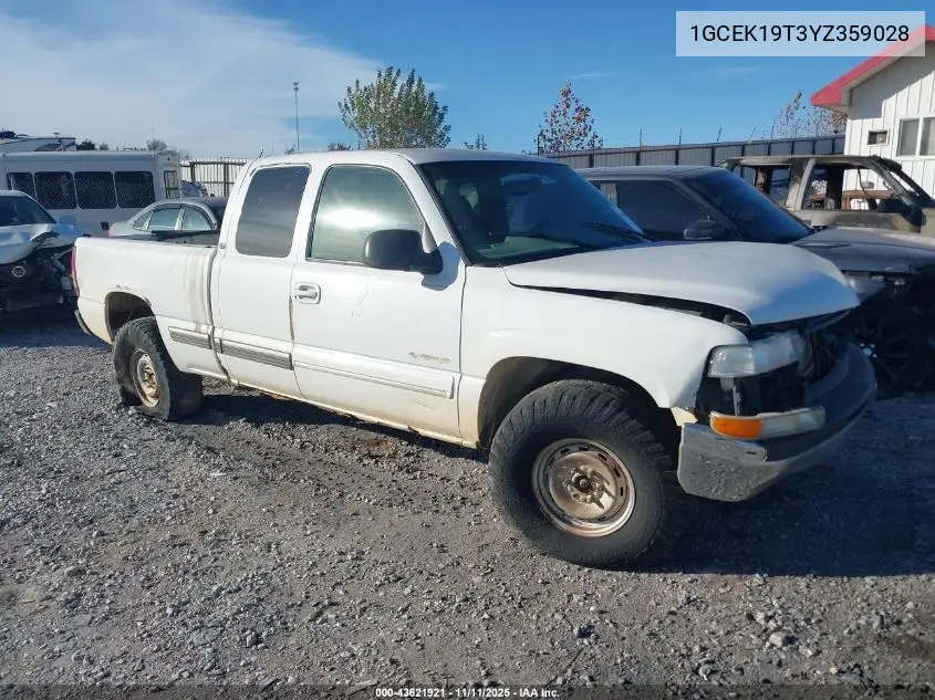 1GCEK19T3YZ359028 2000 Chevrolet Silverado 1500 Lt