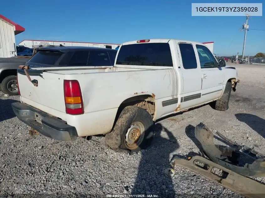 1GCEK19T3YZ359028 2000 Chevrolet Silverado 1500 Lt