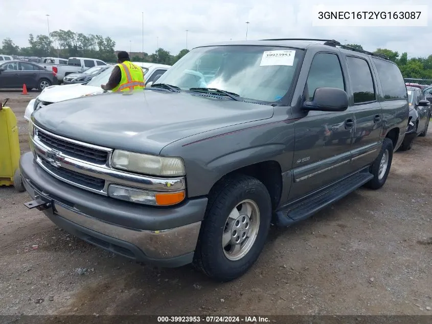 2000 Chevrolet Suburban C1500 VIN: 3GNEC16T2YG163087 Lot: 39923953