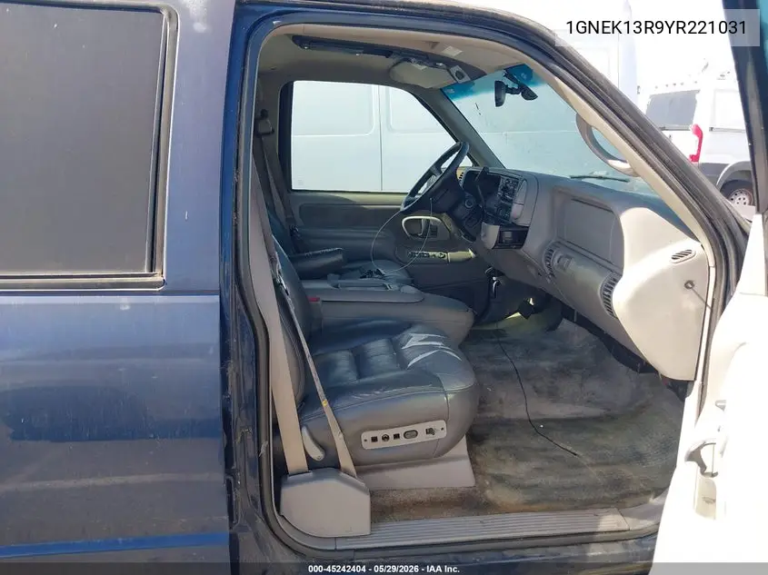 2000 Chevrolet Tahoe Z71 VIN: 1GNEK13R9YR221031 Lot: 45242404
