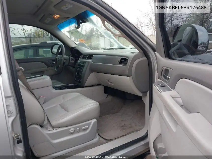 1GNSKBE05BR176488 2011 Chevrolet Tahoe Lt