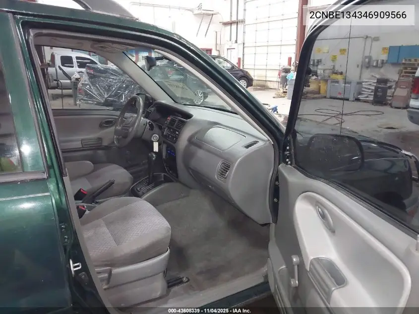 2CNBE134346909566 2004 Chevrolet Tracker