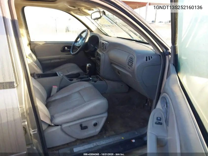 1GNDT13S252160136 2005 Chevrolet Trailblazer Lt