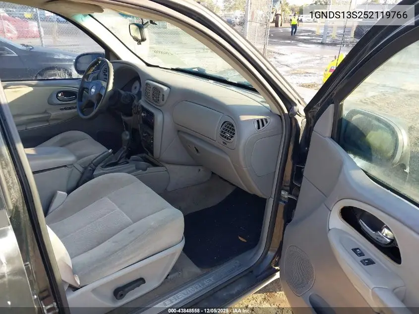 1GNDS13S252119766 2005 Chevrolet Trailblazer Ls