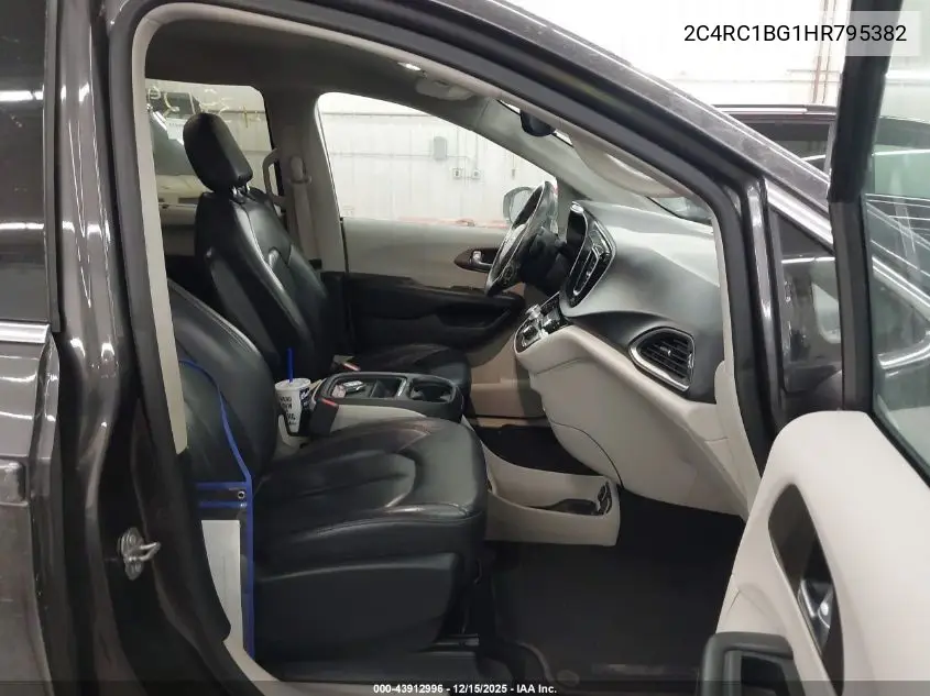 2C4RC1BG1HR795382 2017 Chrysler Pacifica Touring-L