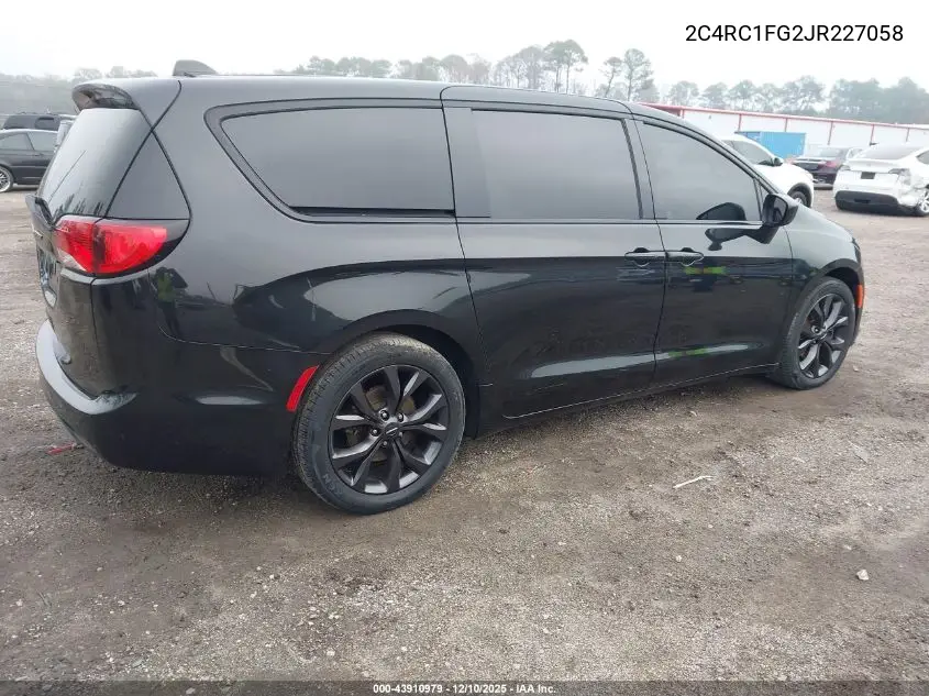 2C4RC1FG2JR227058 2018 Chrysler Pacifica Touring Plus