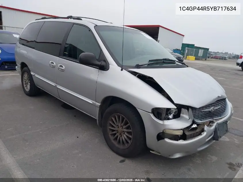 1C4GP44R5YB717634 2000 Chrysler Town & Country Lx