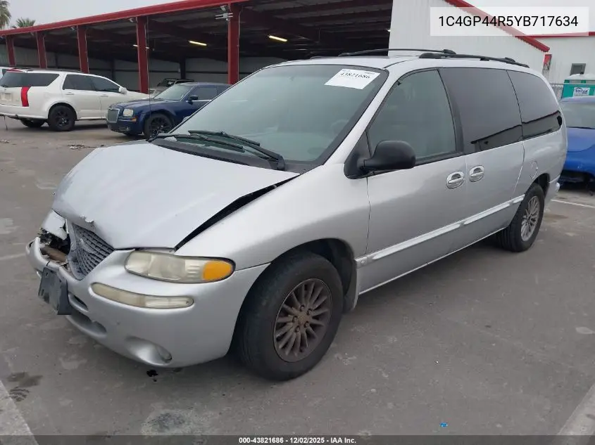 1C4GP44R5YB717634 2000 Chrysler Town & Country Lx