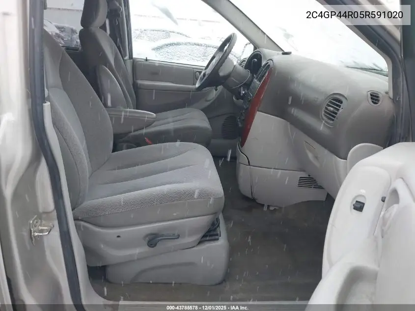 2C4GP44R05R591020 2005 Chrysler Town & Country Lx