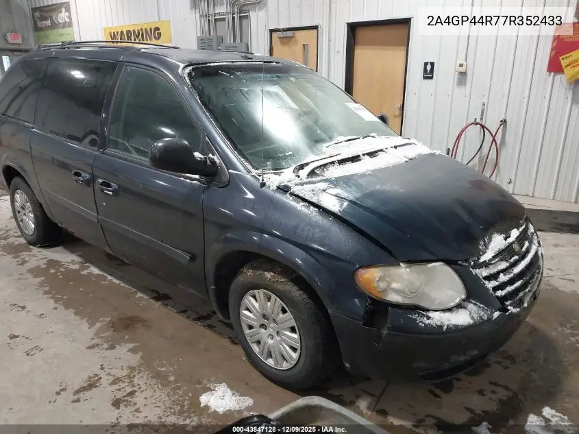 2A4GP44R77R352433 2007 Chrysler Town & Country Lx
