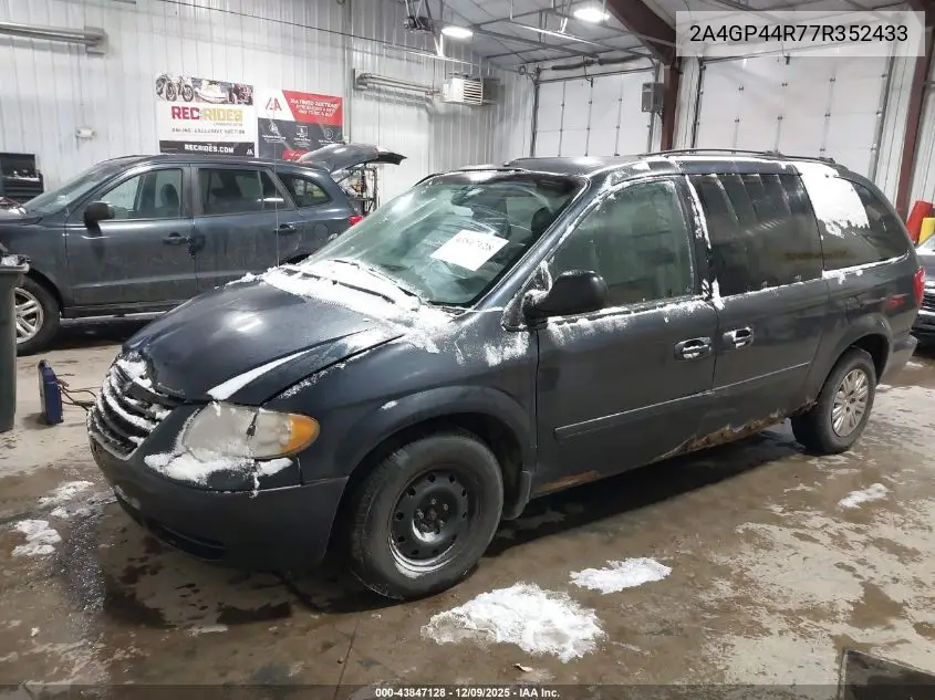 2A4GP44R77R352433 2007 Chrysler Town & Country Lx