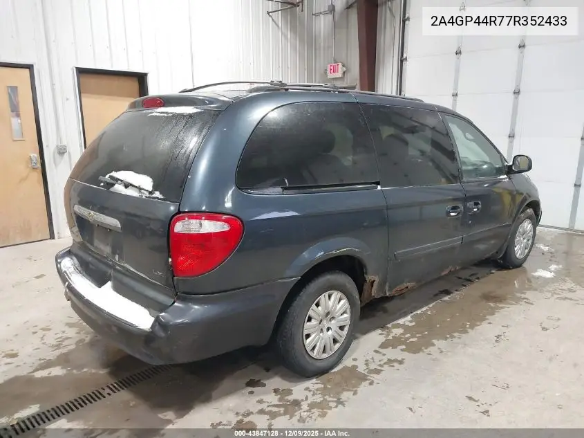 2A4GP44R77R352433 2007 Chrysler Town & Country Lx