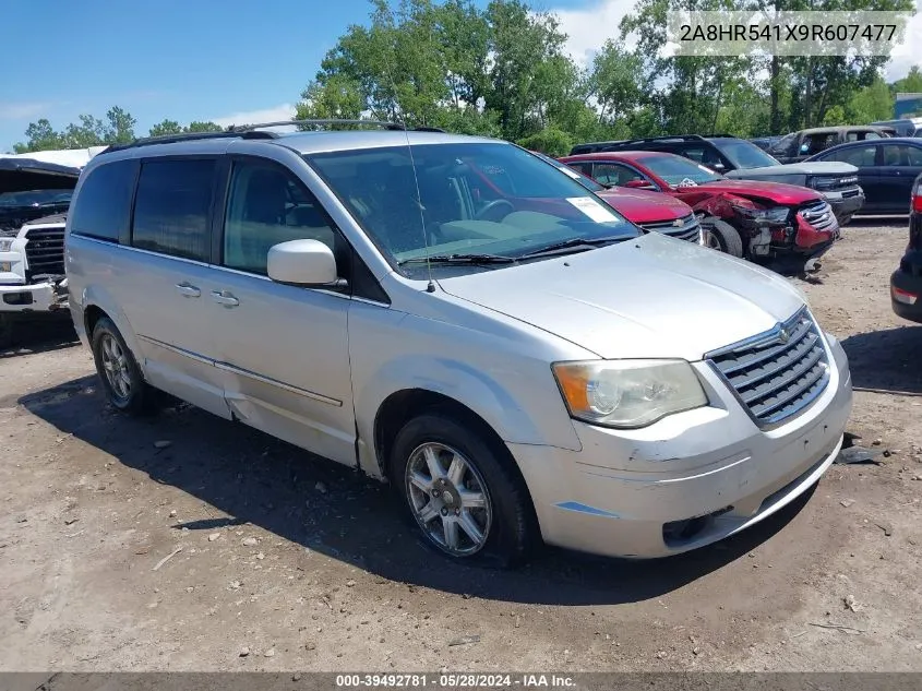 2A8HR541X9R607477 2009 Chrysler Town & Country Touring