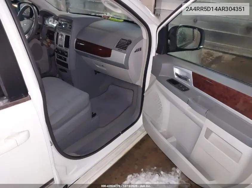 2A4RR5D14AR304351 2010 Chrysler Town & Country Touring