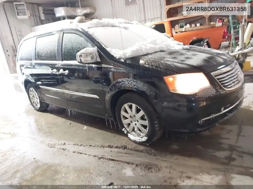 2A4RR8DGXBR631358 2011 Chrysler Town & Country Touring-L
