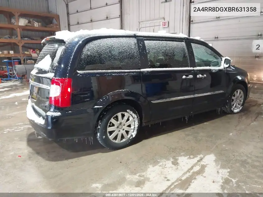 2A4RR8DGXBR631358 2011 Chrysler Town & Country Touring-L