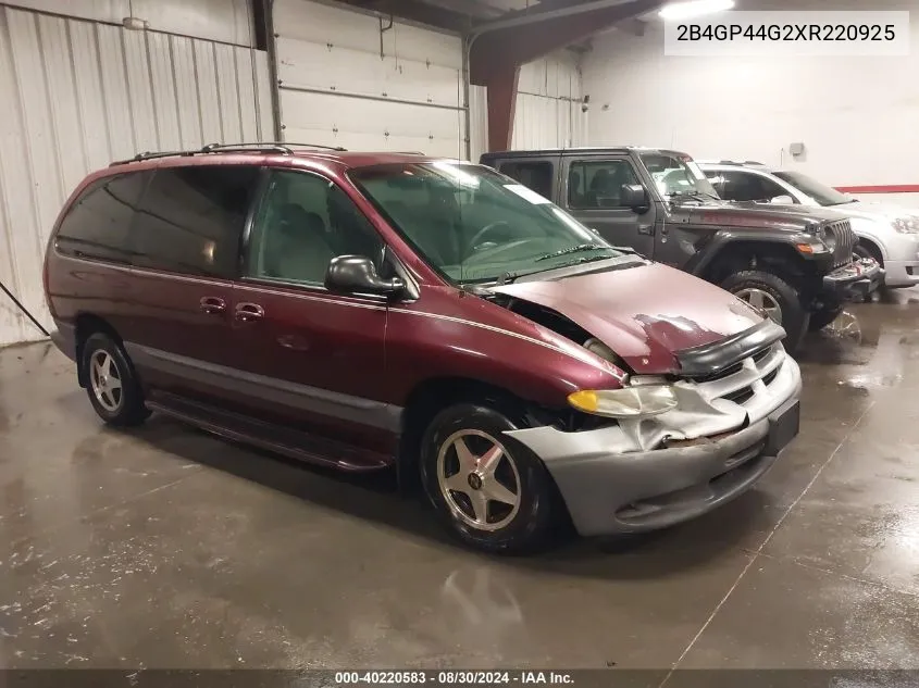 1999 Dodge Grand Caravan Se VIN: 2B4GP44G2XR220925 Lot: 40220583