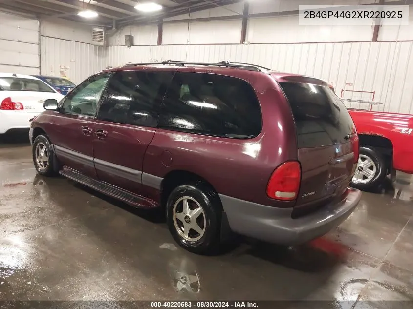 1999 Dodge Grand Caravan Se VIN: 2B4GP44G2XR220925 Lot: 40220583