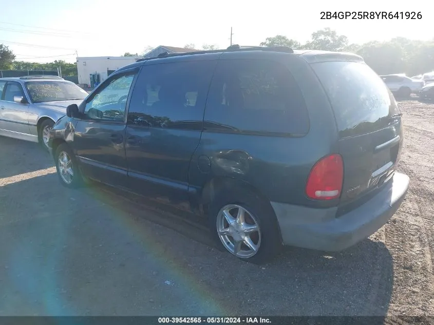 2B4GP25R8YR641926 2000 Dodge Caravan