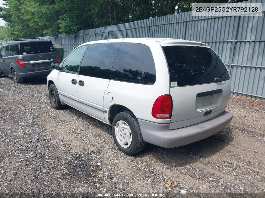 2000 Dodge Caravan VIN: 2B4GP25G2YR792128 Lot: 40016440