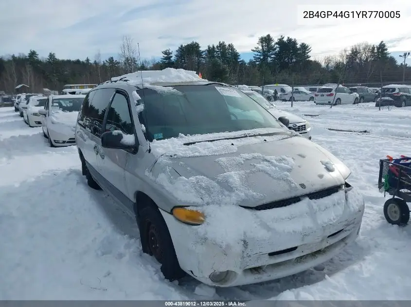 2B4GP44G1YR770005 2000 Dodge Grand Caravan Se