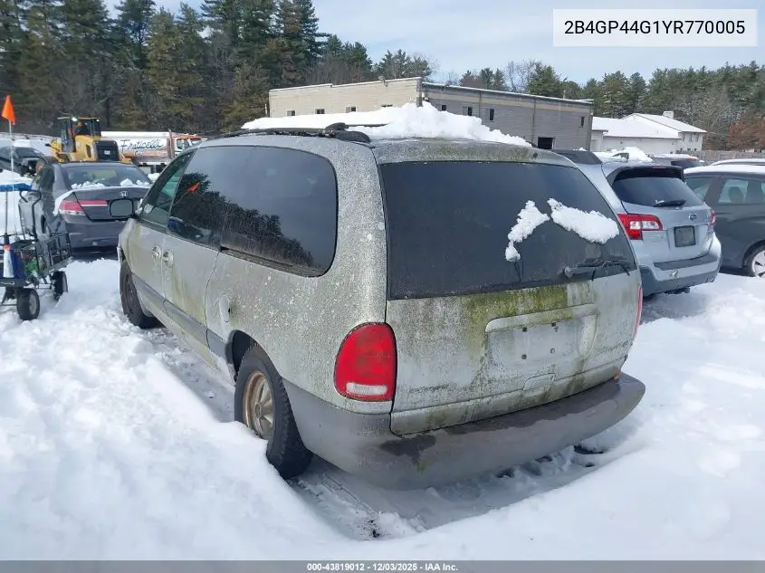 2B4GP44G1YR770005 2000 Dodge Grand Caravan Se