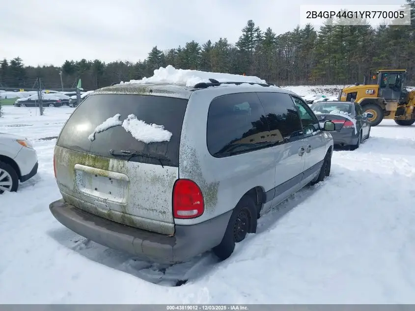 2B4GP44G1YR770005 2000 Dodge Grand Caravan Se
