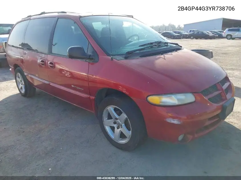 2B4GP44G3YR738706 2000 Dodge Grand Caravan Se