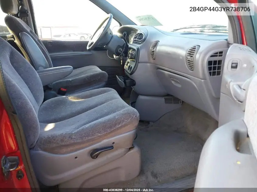 2B4GP44G3YR738706 2000 Dodge Grand Caravan Se
