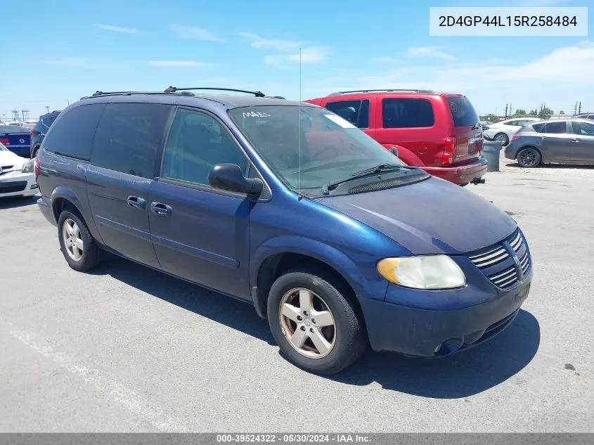 2005 Dodge Grand Caravan Sxt VIN: 2D4GP44L15R258484 Lot: 39524322