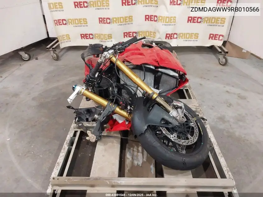 2024 Ducati Panigale V4S VIN: ZDMDAGWW9RB010566 Lot: 43891545