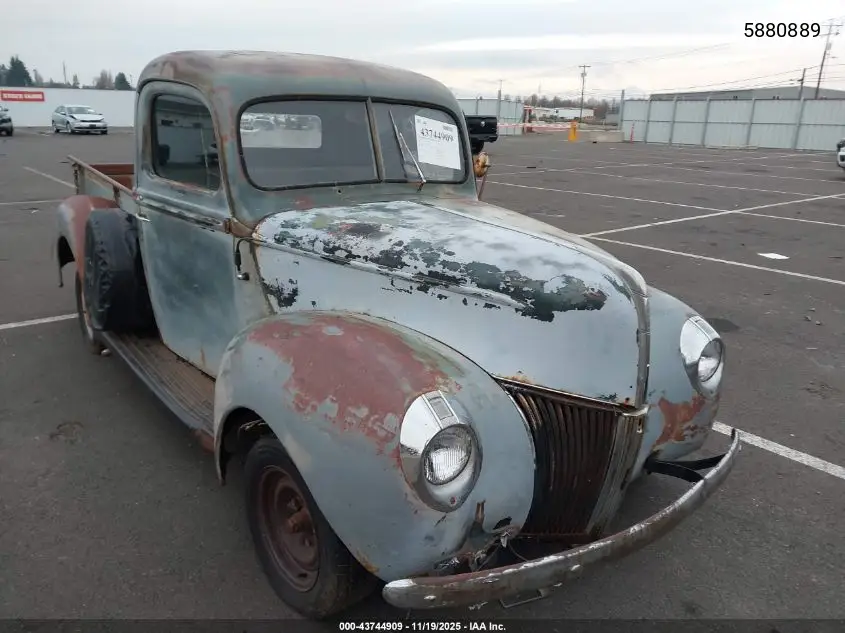 5880889 1940 Ford Truck