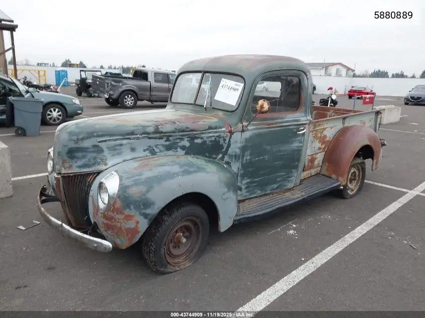 5880889 1940 Ford Truck