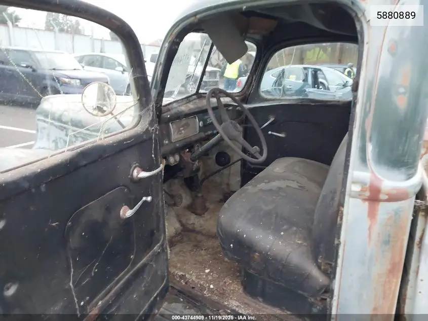 5880889 1940 Ford Truck