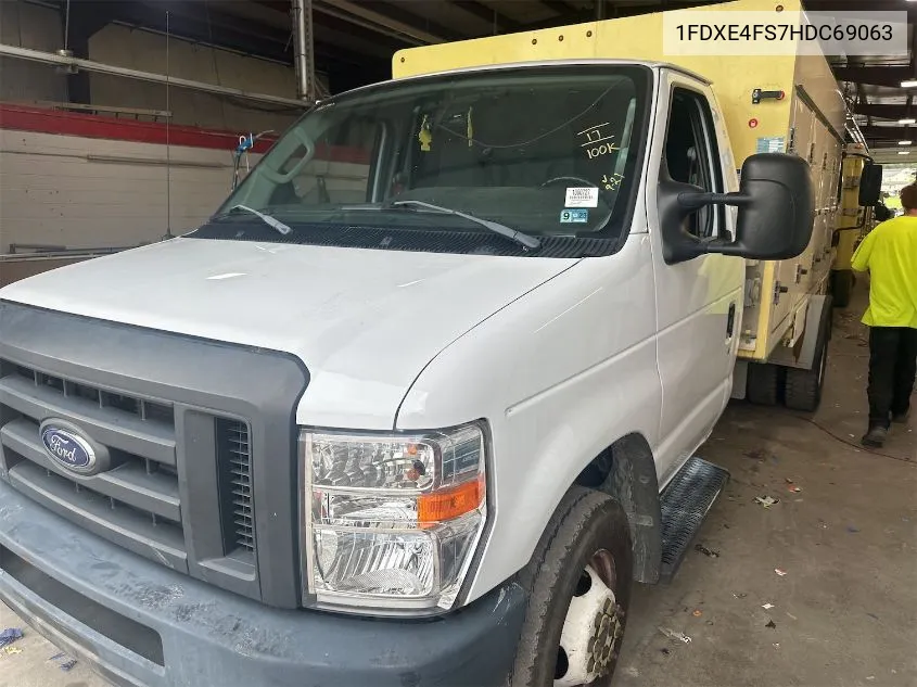 1FDXE4FS7HDC69063 2017 Ford Econoline E450 Super Duty Cutwy Van