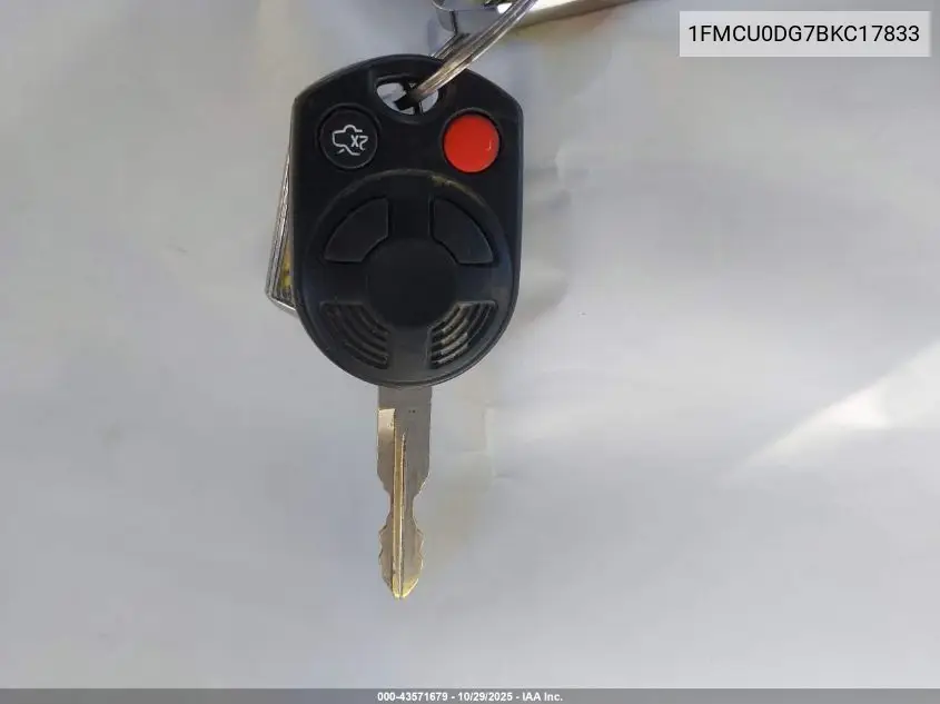 1FMCU0DG7BKC17833 2011 Ford Escape Xlt