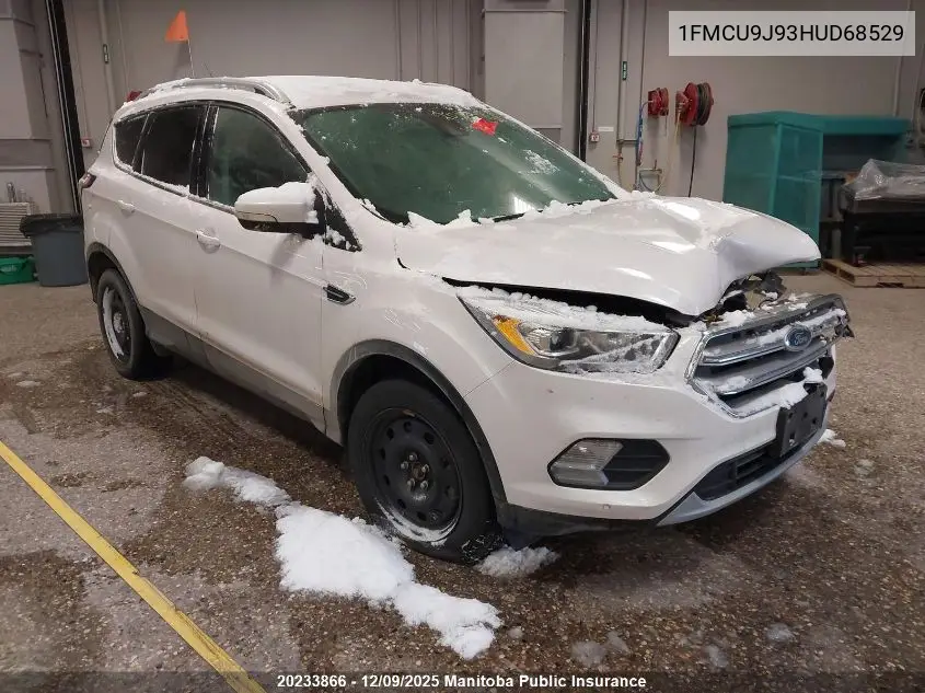 1FMCU9J93HUD68529 2017 Ford Escape Titanium
