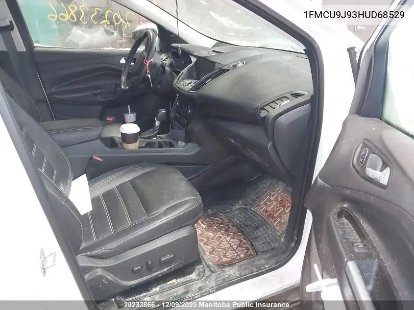 1FMCU9J93HUD68529 2017 Ford Escape Titanium