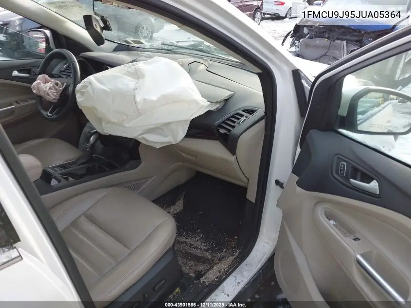 1FMCU9J95JUA05364 2018 Ford Escape Titanium
