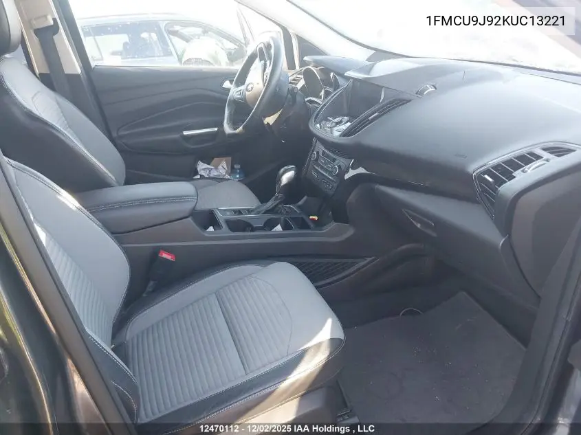 1FMCU9J92KUC13221 2019 Ford Escape Titanium