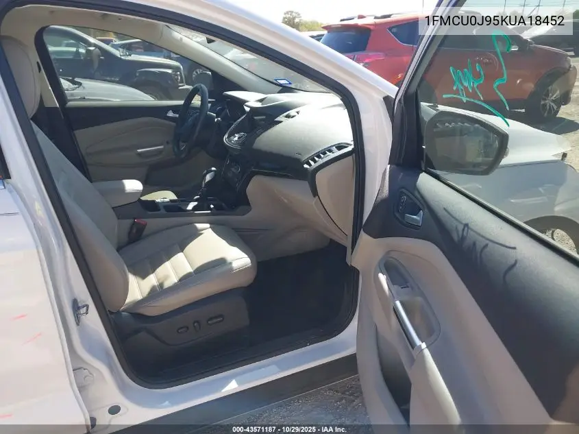 1FMCU0J95KUA18452 2019 Ford Escape Titanium