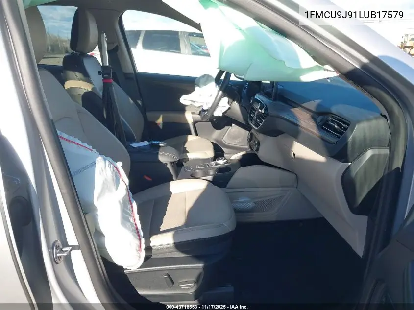 1FMCU9J91LUB17579 2020 Ford Escape Titanium