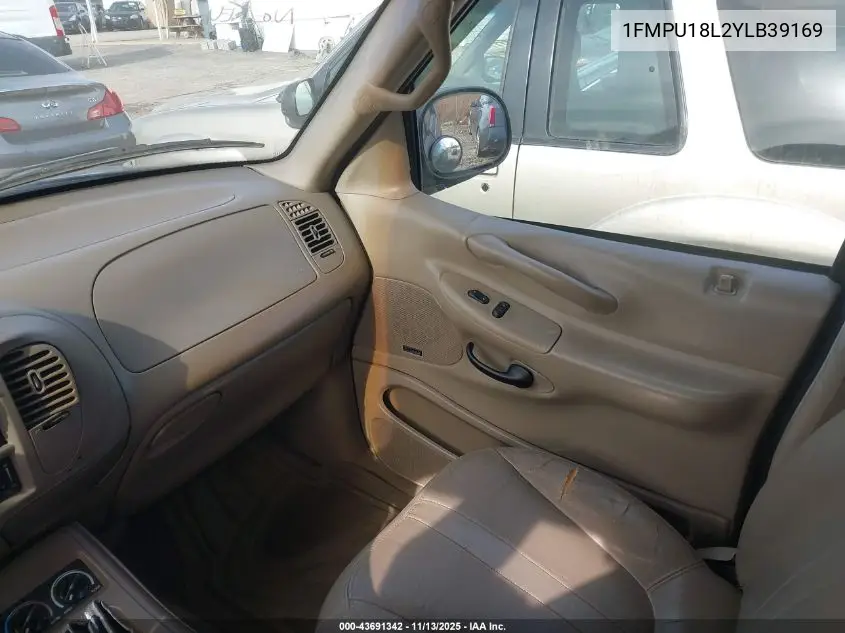 1FMPU18L2YLB39169 2000 Ford Expedition Eddie Bauer