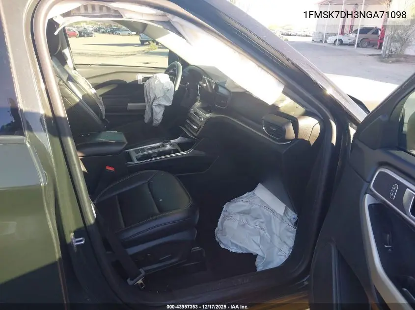 1FMSK7DH3NGA71098 2022 Ford Explorer Xlt