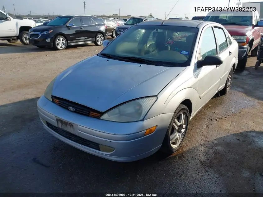 1FAFP3434YW382253 2000 Ford Focus Se