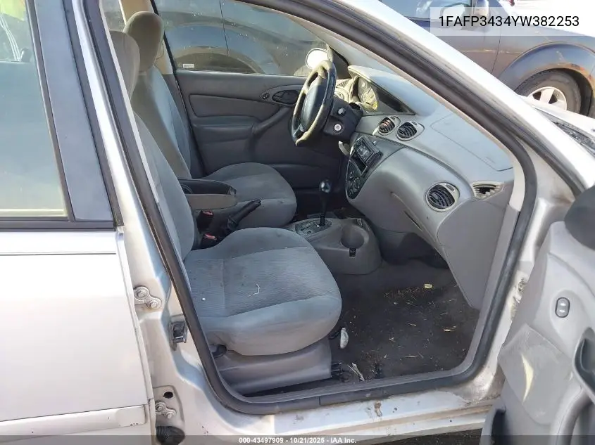 1FAFP3434YW382253 2000 Ford Focus Se