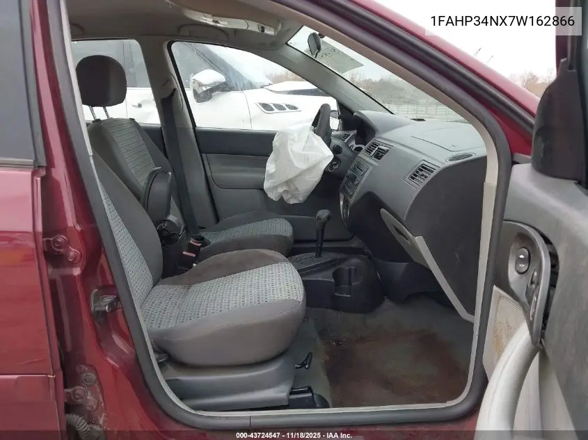 1FAHP34NX7W162866 2007 Ford Focus S/Se/Ses
