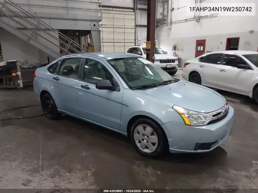 1FAHP34N19W250742 2009 Ford Focus S