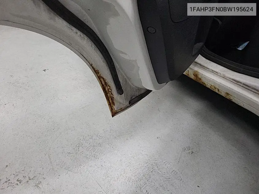 1FAHP3FN0BW195624 2011 Ford Focus Se